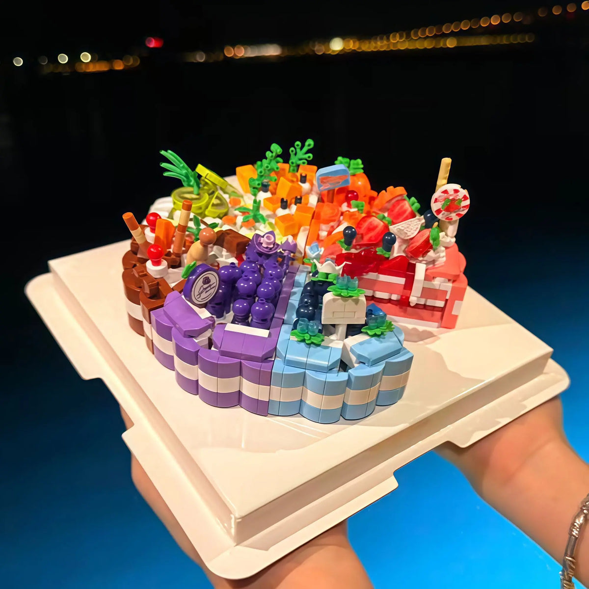 Bolo de construção com frutas